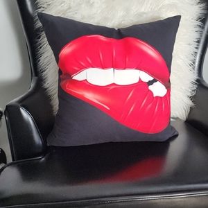 LIP PILLOW 💋